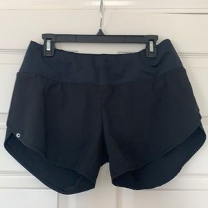 Used once Oiselle Banana split shorts, sz6 black